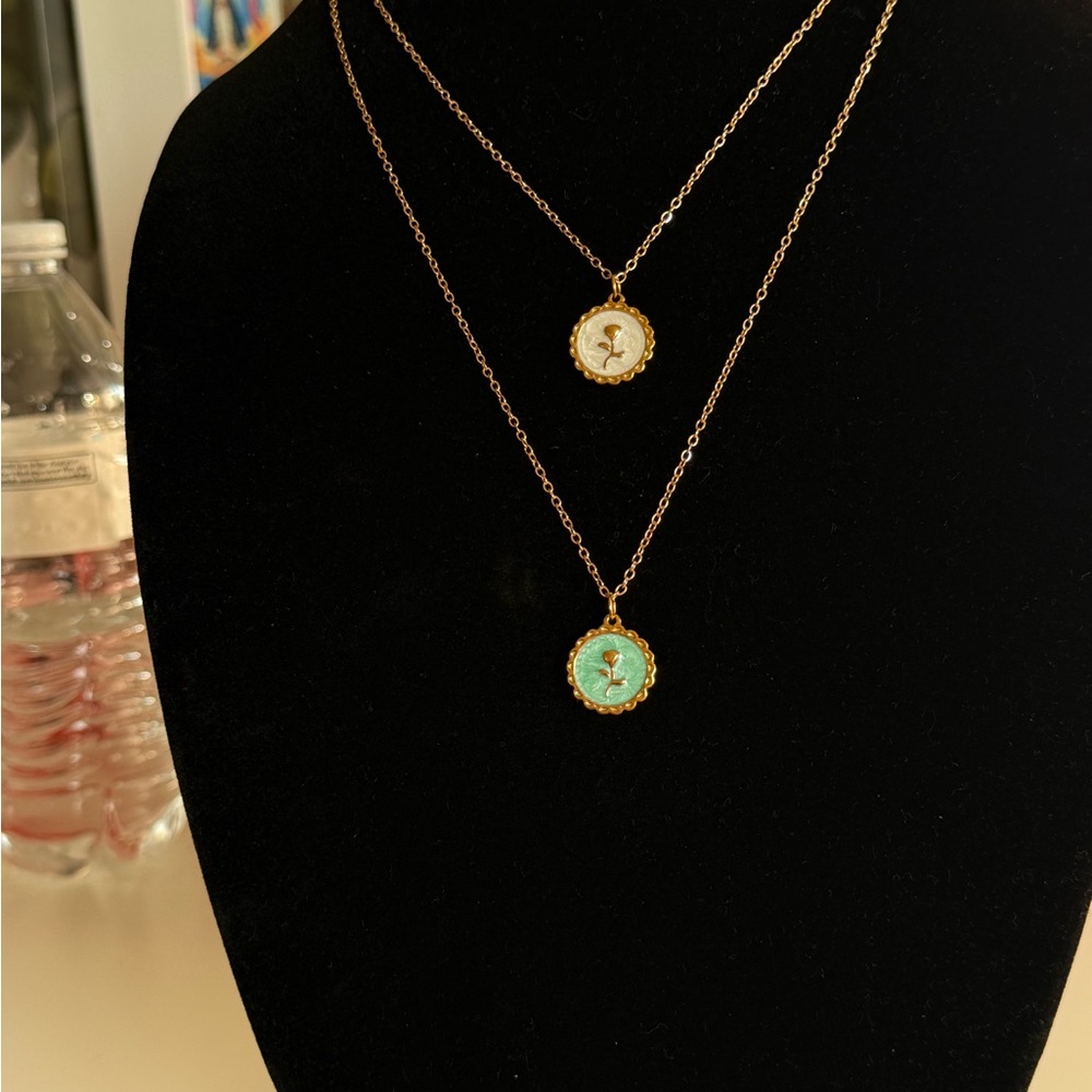 Chic Gold and Turquoise Pendant Necklace